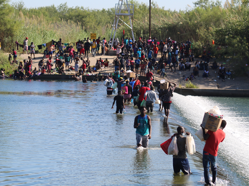 Llega caravana con m s de 2 mil migrantes a Acu a la mayor a